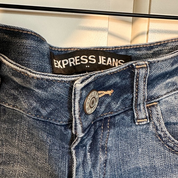 Express Size 2 Distressed Jean Shorts (Like New!) - Picture 3 of 4